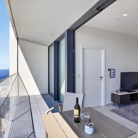 New Luxury Sea View Apartment, Mercury Towers Saint Julian's