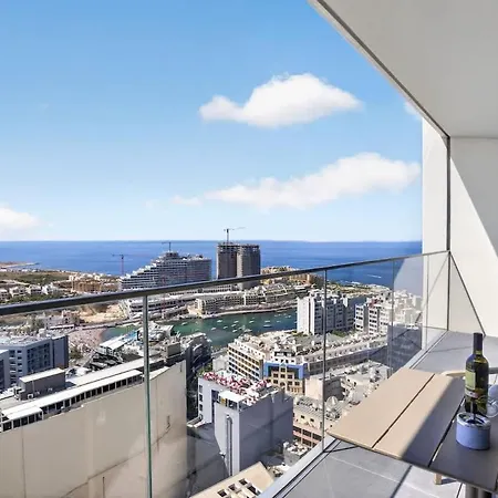 New Luxury Sea View Apartment, Mercury Towers 아파트