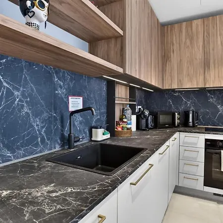 New Luxury Sea View Apartment, Mercury Towers *