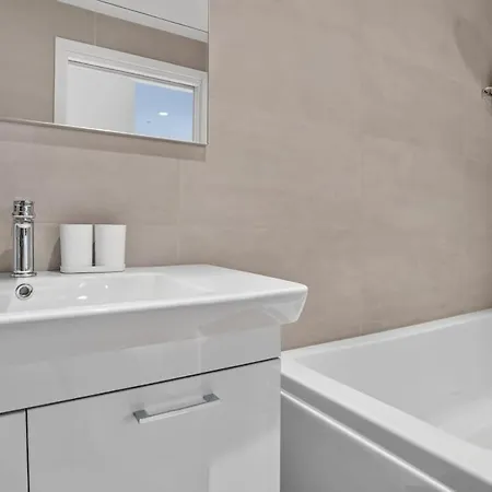 New Luxury Sea View Apartment, Mercury Towers Appartamento