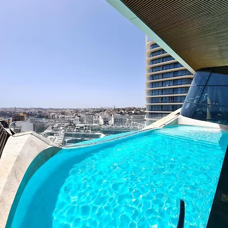 New Luxury Sea View Apartment, Mercury Towers 아파트